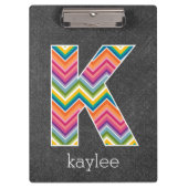 Monogrambrief van het karton K met Bright Chevrons Klembord (Voorkant)