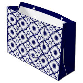 Monogramed Blauw & Wit Quatrefoil Patroon Large Cadeauzakje (Achterkant Gekanteld)
