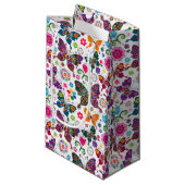 Monogramed Colorful Butterflies & Flowers Pattern Klein Cadeauzakje (Voorkant Gekanteld)