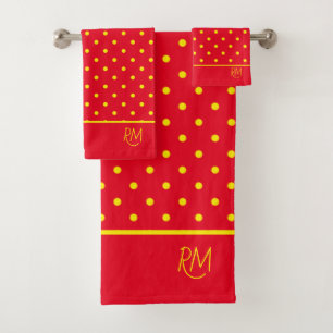 Monogramme à pois jaunes sur fond rouge