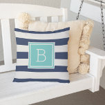 Monogramme à rayures Aqua et Navy<br><div class="desc">Ajoutez un style audacieux et moderne à votre patio, à votre terrasse ou à votre piscine grâce à notre oreiller monogrammé extérieur en bleu marine classique et blanc avec une pop d'aqua. Le design présente de larges rayures marines et blanches horizontales des deux côtés, avec votre monogramme initial unique sur...</div>