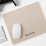 "Monogramme Beige personnalisé<br><div class="desc">Ajoutez une touche d'élégance à votre espace de travail avec ce tapis de souris monogramme beige personnalisé. Avec un design épuré et minimaliste sur un arrière - plan beige neutre, ce tapis de souris est personnalisable avec vos initiales ou monogrammes, ce qui en fait un ajout élégant et pratique à...</div>