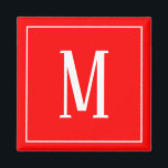 Monogramme blanc sur aimant Carré rouge<br><div class="desc">Un aimant carré avec un monogramme blanc sur un arrière - plan rouge. Customisez l'aimant avec vos initiales ou initiales, couleurs, entre autres options.</div>
