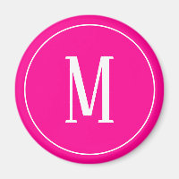 Monogramme blanc sur aimant rond rose chaud