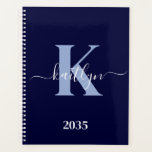Monogramme bleu marine moderne<br><div class="desc">Ce simple, élégant bleu marine 8, 5 x 11 soft planner avec votre prénom dans une police de script tendance en blanc tapé sur votre première initiale dans une police casquette moderne en bleu clair est parfait pour vous. C'est design, tendance et pourtant très classique. Il facilitera la tenue des...</div>