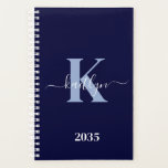 Monogramme bleu marine moderne<br><div class="desc">Ce simple, élégant bleu marine 5, 5 x 8, 5 soft planner avec votre prénom dans une police de script tendance en blanc tapé sur votre première initiale dans une police casquette moderne en bleu clair est parfait pour vous. C'est design, tendance et pourtant très classique. Il facilitera la tenue...</div>