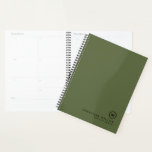 Monogramme classique minimal Nom Date Olive<br><div class="desc">Minimaliste Olive Green Classic Monogrammed Planner Nom personnalisé Texte de la date. Design minimaliste simple et moderne que vous pouvez personnaliser avec votre monogramme,  nom et date,  ou texte de votre choix en lettres typographiques classiques.</div>
