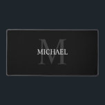 Monogramme classique personnalisé et nom<br><div class="desc">Monogramme personnalisé et cadeau de nom caractéristiques personnalisées nom en blanc et monogramme en gris clair comme arrière - plan, dans le style de police serif classique, sur arrière - plan noir.</div>