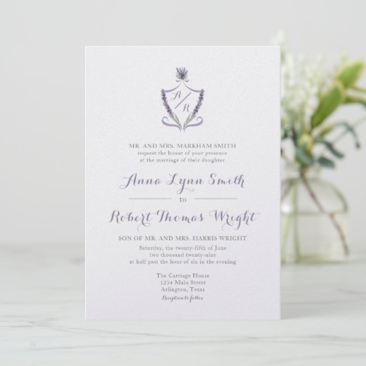 Monogramme Crest Lavande Faire-part de mariage (Debout devant)