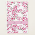 Monogramme d'aquarelle florale de fleurs de cerisi<br><div class="desc">Ce motif floral élégant, artistique et girly est parfait pour la saison estivale ou printanière. Il présente des fleurs, des fleurs, des fleurs et des branches de cerisier japonais, peintes à la main, rose baies, rouge vif et marron foncé, sur un simple arrière - plan blanc. C'est joli, moderne, sucré,...</div>