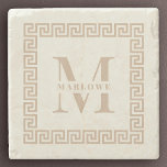 Monogramme de cadre de clé grecque moderne Elegant<br><div class="desc">Dessous de verre monogramme moderne et élégant avec votre initiale personnalisée et votre nom dans un cadre de bordure clé grecque entouré de façon méditerranéenne côtière.</div>