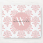 Monogramme de Damas rose Fille<br><div class="desc">Rose et féminin, ce design damassé est prêt à être personnalisé avec votre monogramme. Entrez votre texte dans le modèle de conception pour personnaliser ce pavé de souris.</div>
