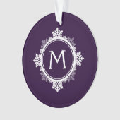 Monogramme de guirlande de flocon de neige dans (devant)