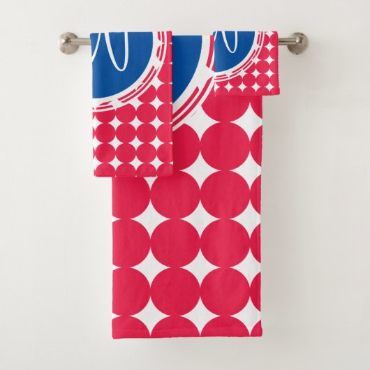 Monogramme de point Polka bleu et rouge (En situation)