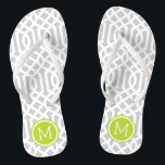 Monogramme de treillis gris et vert<br><div class="desc">sandales à tongs imprimées sur mesure avec un motif moderne élégant et votre monogramme ou autre texte personnalisé dans un cadre circulaire. Cliquez sur Customiser pour modifier les polices de texte et les couleurs ou ajouter vos propres images pour créer un design unique et unique !</div>