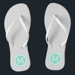 Monogramme des minuscules points gris et aqua<br><div class="desc">sandales à tongs imprimées sur mesure avec un motif à pois mignon et votre monogramme ou autre texte personnalisé dans un cadre circulaire. Cliquez sur Customiser pour modifier les polices de texte et les couleurs ou ajouter vos propres images pour créer un design unique et unique !</div>