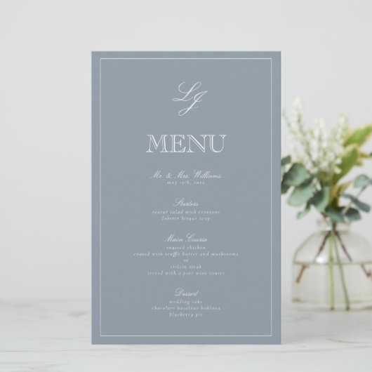 Monogramme Dusty Blue Script élégant Menu Mariage (Debout devant)