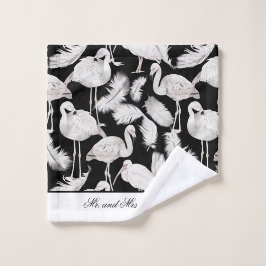 Monogramme Élégant Script Black White Swan Feather (Gant de toilette)