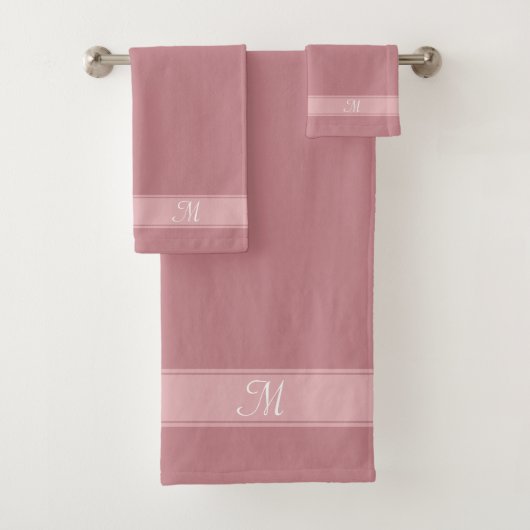 Monogramme élégant sur des nuances de rose poussié (En situation)