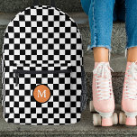 Monogramme en carton rétro noir et blanc<br><div class="desc">Ce sac à dos personnalisé amusant et élégant dispose d'un motif rétro en damier en noir et blanc. Un modèle de texte initial monogramme est inclus - utilisez-le pour personnaliser votre sac à dos ou le retirer et le cercle, si vous ne préférez pas de monogramme. Ce joli sac à...</div>