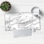 Monogramme en marbre argenté de luxe<br><div class="desc">Souris de bureau Monogramme en marbre d'argent de luxe Mat Pad avec marbre blanc tendance et marbre doux en feuille d'argent. Ajoutez votre nom et votre monogramme pour un design personnalisé ! Veuillez nous contacter à cedarandstring@gmail.com si vous avez besoin d'aide pour la conception ou les produits correspondants.</div>