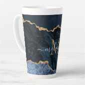 Monogramme en marbre bleu marine Nom Mug latte (Angle gauche)