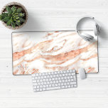 Monogramme en marbre or Rose de luxe<br><div class="desc">Monogramme Rose de luxe en marbre doré Monogram bureau Mat Souris Pad avec marbre blanc tendance et marbre rose rose doux en feuille d'or rose. Ajoutez votre nom et votre monogramme pour un design personnalisé ! Veuillez nous contacter à cedarandstring@gmail.com si vous avez besoin d'aide pour la conception ou les...</div>