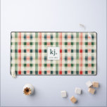 Monogramme En vichy doux À feuillage persistant<br><div class="desc">Ajoutez un charme intemporel à votre espace de travail avec le Mat de bureau À feuillage persistant En vichy Monogram Elevez votre espace de bureau ou d'étude avec le Mat de bureau À feuillage persistant En vichy Monogram, où le style classique rencontre la fonction personnalisée. Dotée d'une motif confortable en...</div>