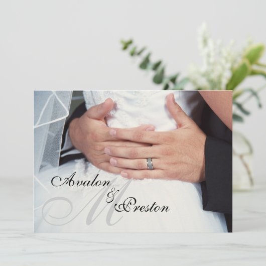 Monogramme "Enveloppé dans l'amour" Faire-part de (Debout devant)