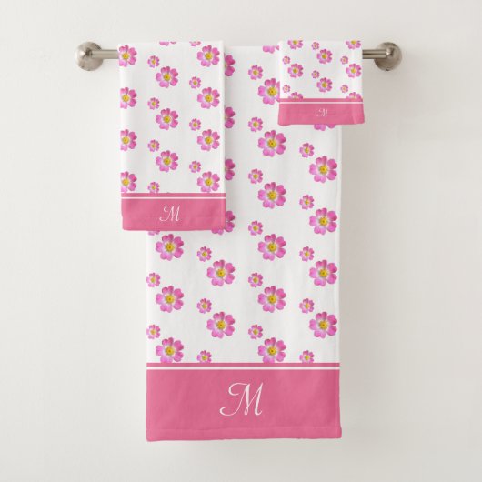 Monogramme et belles fleurs roses sur fond blanc (En situation)