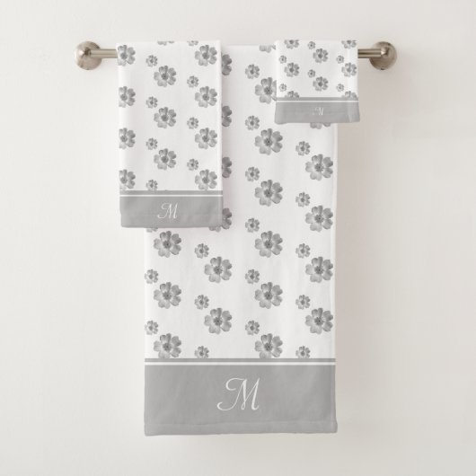 Monogramme et fleurs sur gris argenté et blanc (En situation)