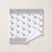 Monogramme et fleurs sur gris argenté et blanc (Gant de toilette)