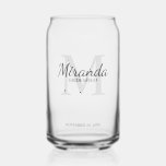 Monogramme et nom de la servante d'accueil personn<br><div class="desc">Cadeaux Bridesmaids personnalisées avec le nom de la femme d'honneur personnalisée en gris style de police de script classique et monogramme en gris clair style de police serif classique en arrière - plan avec titre et date mariage en gris classique style de police serif. Aussi parfait pour femme de ménage...</div>