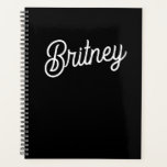 Monogramme et nom personnalisés en noir moderne<br><div class="desc">Le Monogramme et le planificateur de noms personnalisés Black White moderne ressemble à un outil élégant et pratique pour rester organisé. Le design noir et blanc avec des détails personnalisés apporte une touche de sophistication, ce qui le rend non seulement fonctionnel mais aussi un accessoire chic pour votre planification quotidienne....</div>