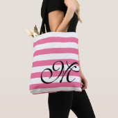 Monogramme et Sac fourre-tout rose (De près)