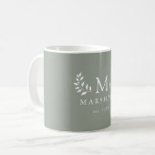 Monogramme floral moderne vert Nom de famille Mug (Devant gauche)