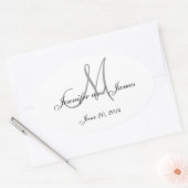 Monogramme gris et blanc Étiquettes de mariage ova (Enveloppe)
