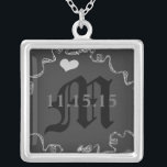 Monogramme Mariage Date Anniversaire Collier<br><div class="desc">Mariage Keepsaké Mariage Colliers - pour changer la couleur arrière - plan - cliquez sur personnaliser - cliquez sur modifier - choisissez l'outil dernier dans le menu déroulant et choisissez l'une des couleurs affichées ou entrez votre code hexadécimal rgb pour votre couleur de mariage personnalisée - pour changer la couleur...</div>
