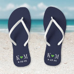 Monogramme Mariage moderne marine et vert<br><div class="desc">Des sandales à tongs personnalisées personnalisées avec un coeur mignon et vos initiales monogrammes et date mariage. Cliquez sur Customiser pour modifier les polices de texte et les couleurs ou ajouter vos propres images pour créer un design unique et unique !</div>