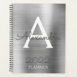 Monogramme métallique argenté 2022 moderne<br><div class="desc">2022 Silver Metallic Monogram Nom et Initiale Spiral Carnet Planner. Cela rend le cadeau parfait pour 16 ans,  mariage,  douche nuptiale,  anniversaire,  baby shower ou bachelorette pour quelqu'un qui aime le luxe glam et les styles chic.</div>