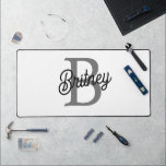 Monogramme moderne élégant Nom noir Gris noir Scri<br><div class="desc">Le Monogramme de Monogram Name Black Grey Script Mouse Pad est un accessoire chic et fonctionnel pour votre espace de travail. Doté d'un design noir et gris épuré, d'un monogramme personnalisé et d'un nom dans une police de script élégante, ce tapis de souris ajoute une touche de sophistication à votre...</div>