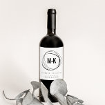 Monogramme Moderne Mariage Favoriser les Étiquette<br><div class="desc">Les étiquettes de vin modernes, saisissants et élégants sont un moyen parfait de personnaliser vos faveurs de mariage de vin. Le design chic noir et blanc présente vos initiales jointes dans le style moderne par un signe plus, encadrées par une bordure circulaire abstraite. Personnalisez avec votre message personnalisé (montré avec...</div>