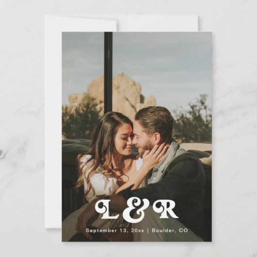 Monogramme Moderne Rétro 70's Faire-part de mariag (Dos)