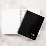 Monogramme noir et blanc professionnel initial<br><div class="desc">Séjournez organisé en style avec ce carnet initial monogramme professionnel. Doté d'un design épuré et minimaliste et d'un monogramme audacieux sur la couverture, ce carnet est parfait pour les professionnels, les étudiants ou toute personne qui apprécie la papeterie personnalisée. Ses pages de haute qualité sont idéales pour noter des notes,...</div>