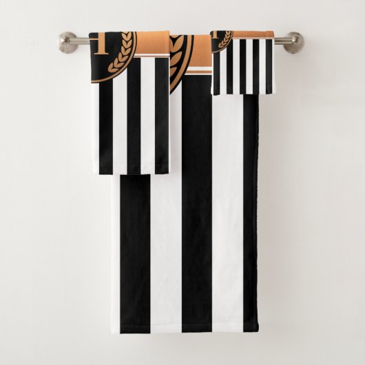 Monogramme noir et or (En situation)