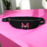 Monogramme noir rose chaud Nom de la fille Script<br><div class="desc">Ajoutez une pop de couleur à votre tenue avec notre Hot Pink Monogram Name Girl's Script Fanny Pack ! Doté d'un design rose vif, ce pack de mamie est personnalisé avec votre nom dans une police de script élégante pour une touche personnalisée. Parfait pour transporter des produits de première nécessité...</div>