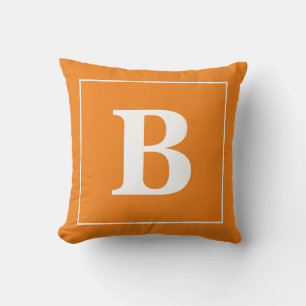 Monogramme personnalisable sur coussin de jeté