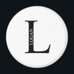 Monogramme personnalisé et aimant de nom<br><div class="desc">Monogramme personnalisé et cadeau de nom caractéristiques monogramme personnalisé et nom dans le style de police serif classique. Parfait comme cadeaux de fête des pères pour papa,  cadeaux pour les groomsmen et pour toute occasion spéciale.</div>