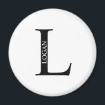 Monogramme personnalisé et aimant de nom<br><div class="desc">Monogramme personnalisé et cadeau de nom caractéristiques monogramme personnalisé et nom dans le style de police serif classique. Parfait comme cadeaux de fête des pères pour papa,  cadeaux pour les groomsmen et pour toute occasion spéciale.</div>