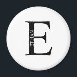 Monogramme personnalisé et aimant de nom<br><div class="desc">Monogramme personnalisé et cadeau de nom caractéristiques monogramme personnalisé et nom dans le style de police serif classique. Parfait comme cadeaux de fête des pères pour papa,  cadeaux pour les groomsmen et pour toute occasion spéciale.</div>